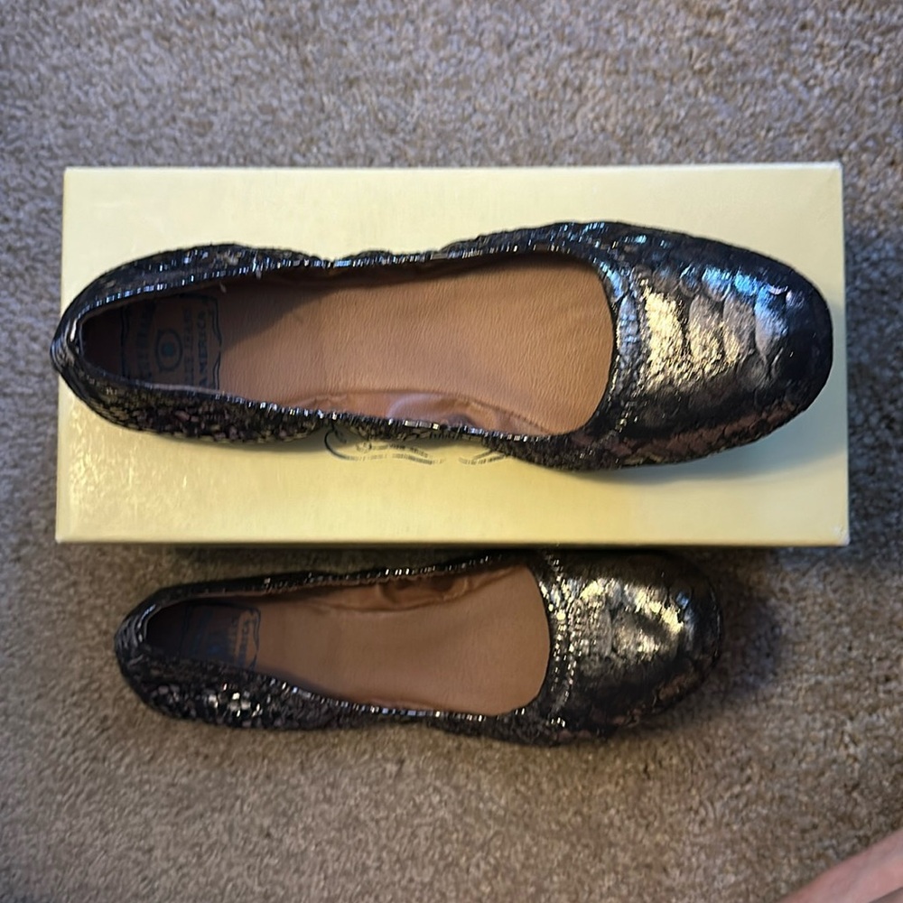 NWOT Lucky Brand Flats